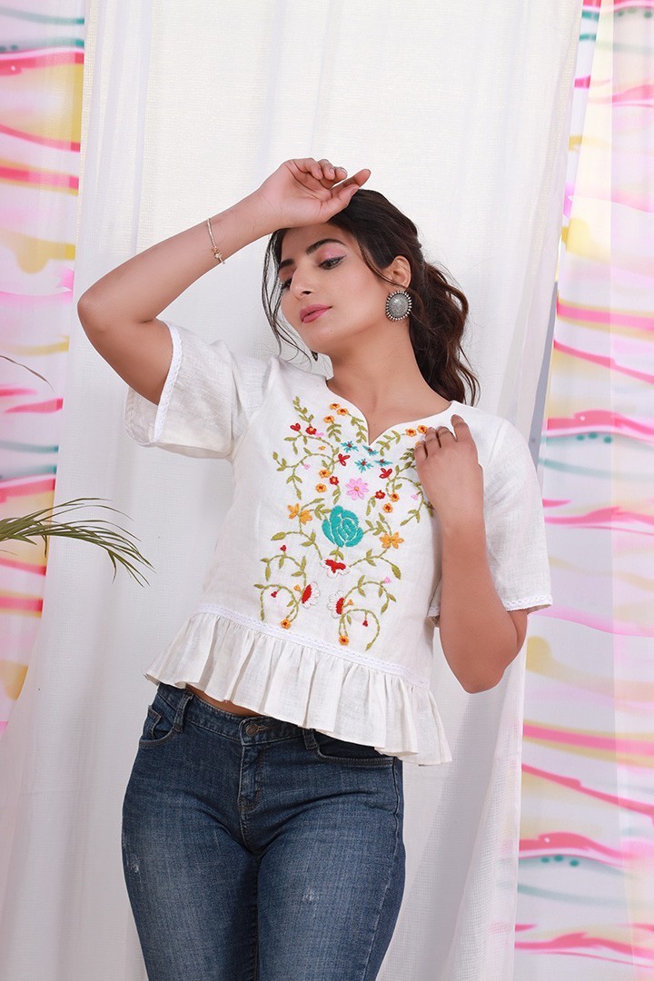 WHITE FLORAL BUNCH LINEN TOP