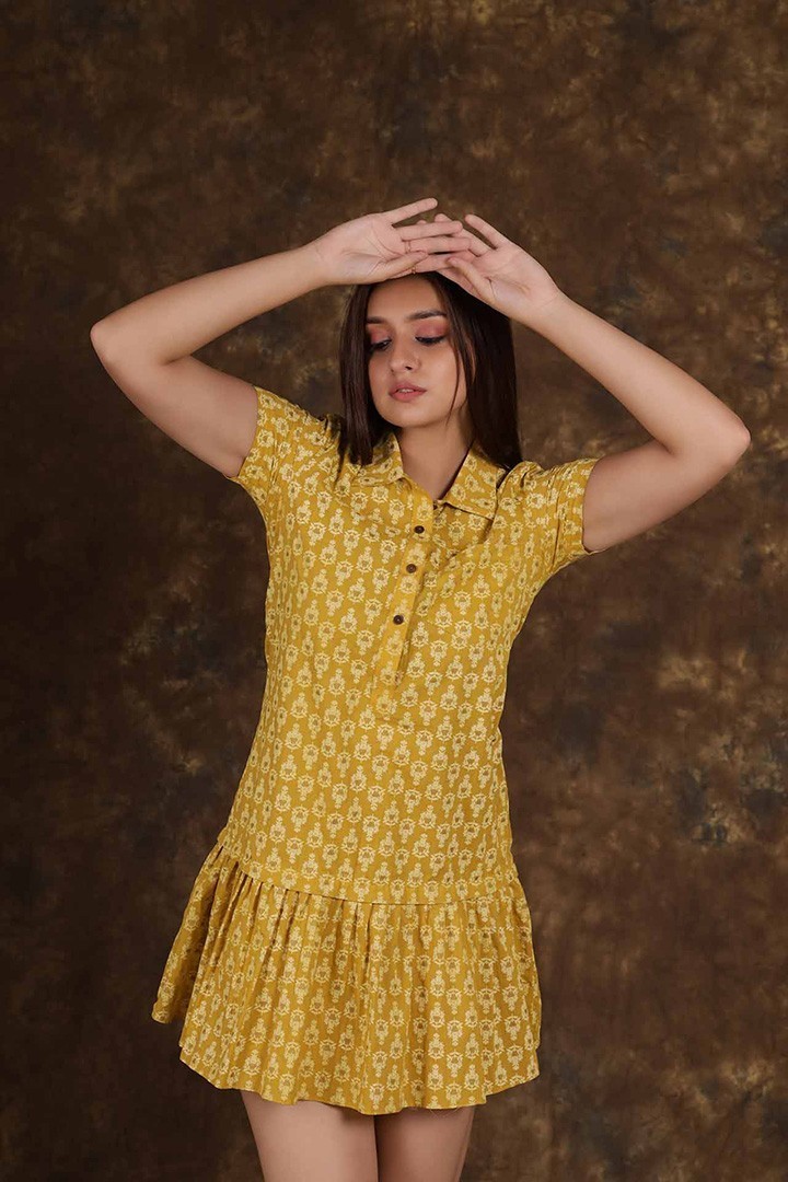 MUSTARD PRINTED CHICK SHORT DRESS